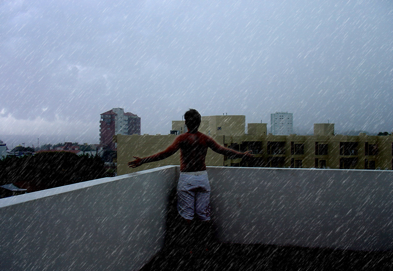 [joss+under+the+rain.jpg]