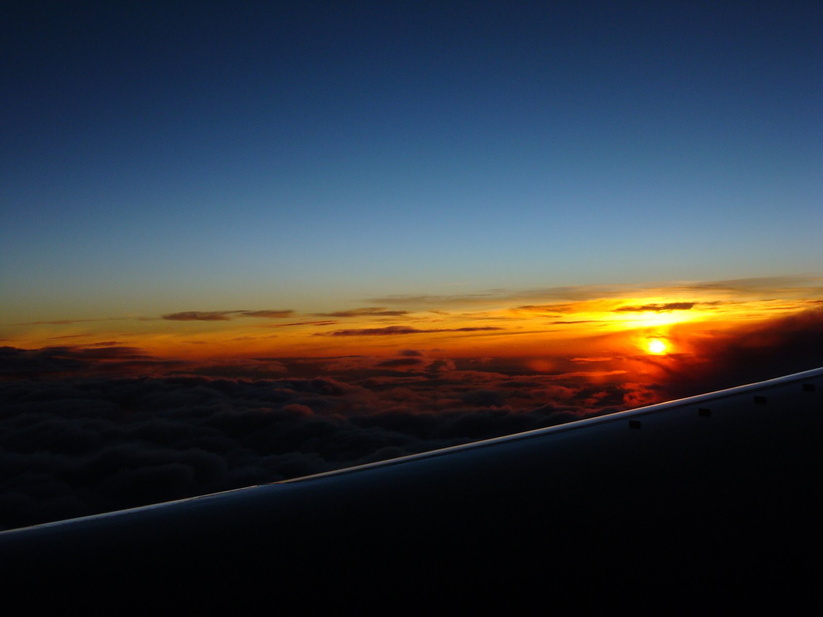 [Sunset+on+the+plane+1.6.08.jpg]