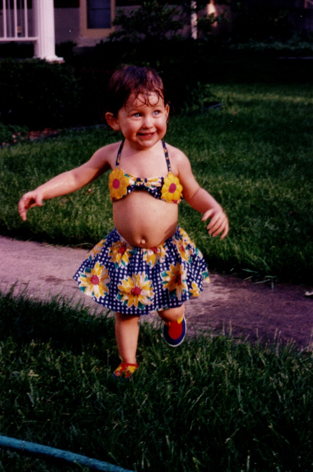 [1995+-+Hannah+in+daisy+swim+suit.jpg]