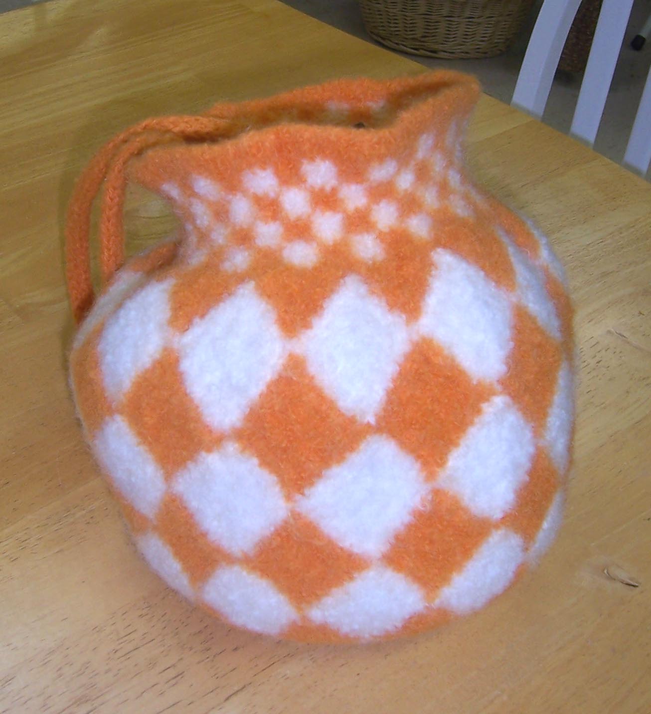 [Sue's+orange+and+white+bag.jpg]