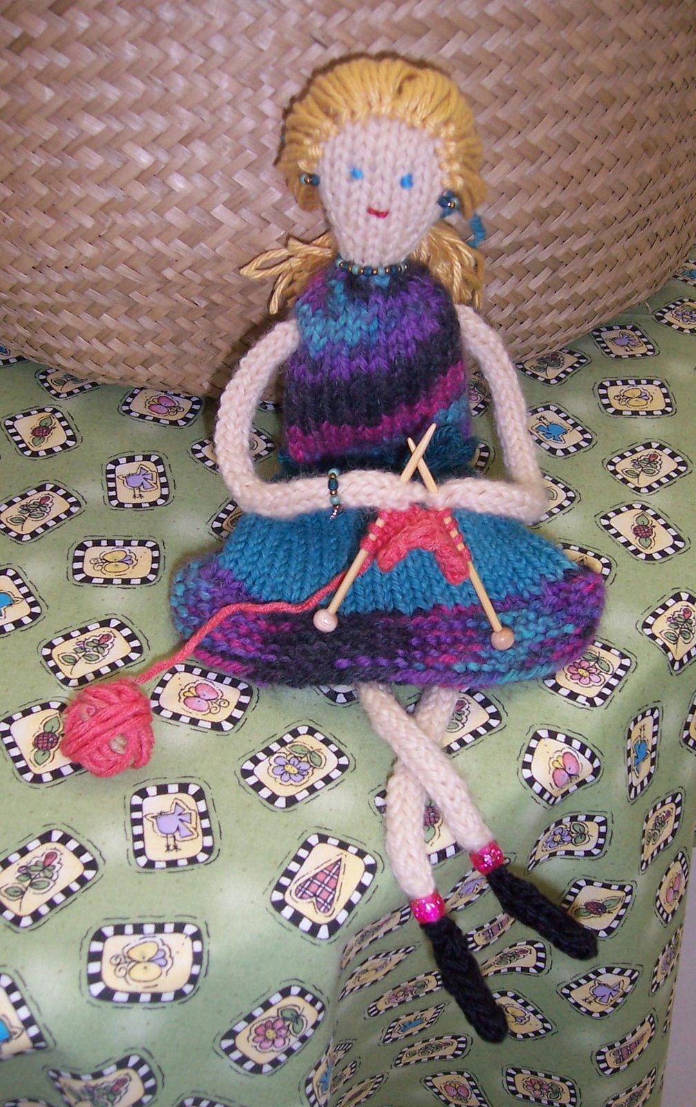[Doll+-+Knitter.jpg]