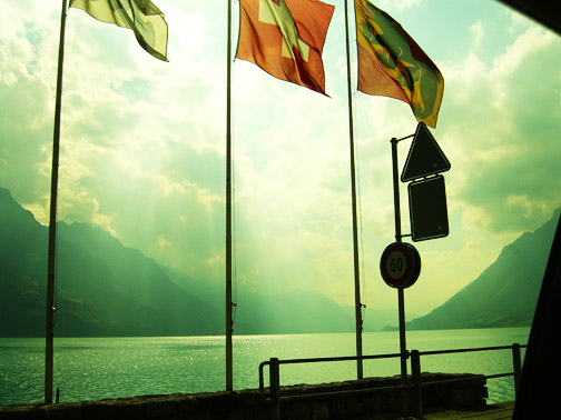 [swiss+flag+by+the+lake.JPG]
