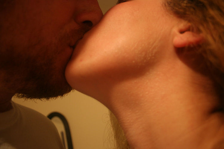 [kiss-2.jpg]