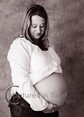 Kansas City Maternity Photography mom with white shirt