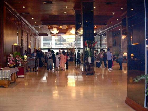 [3185551-Ambassador_Hotel_Lobby-Bangkok.jpg]