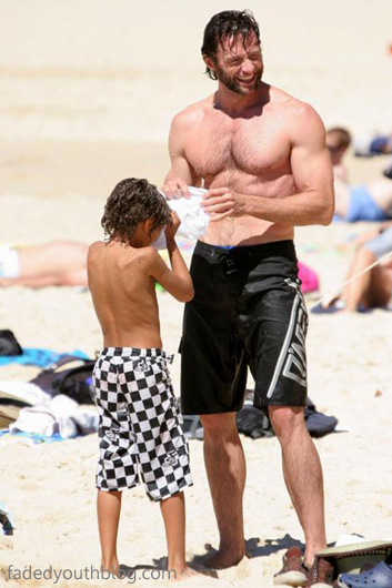 [hugh-jackman-and-family-enjoy-a-day-at-the-seaside.jpg]