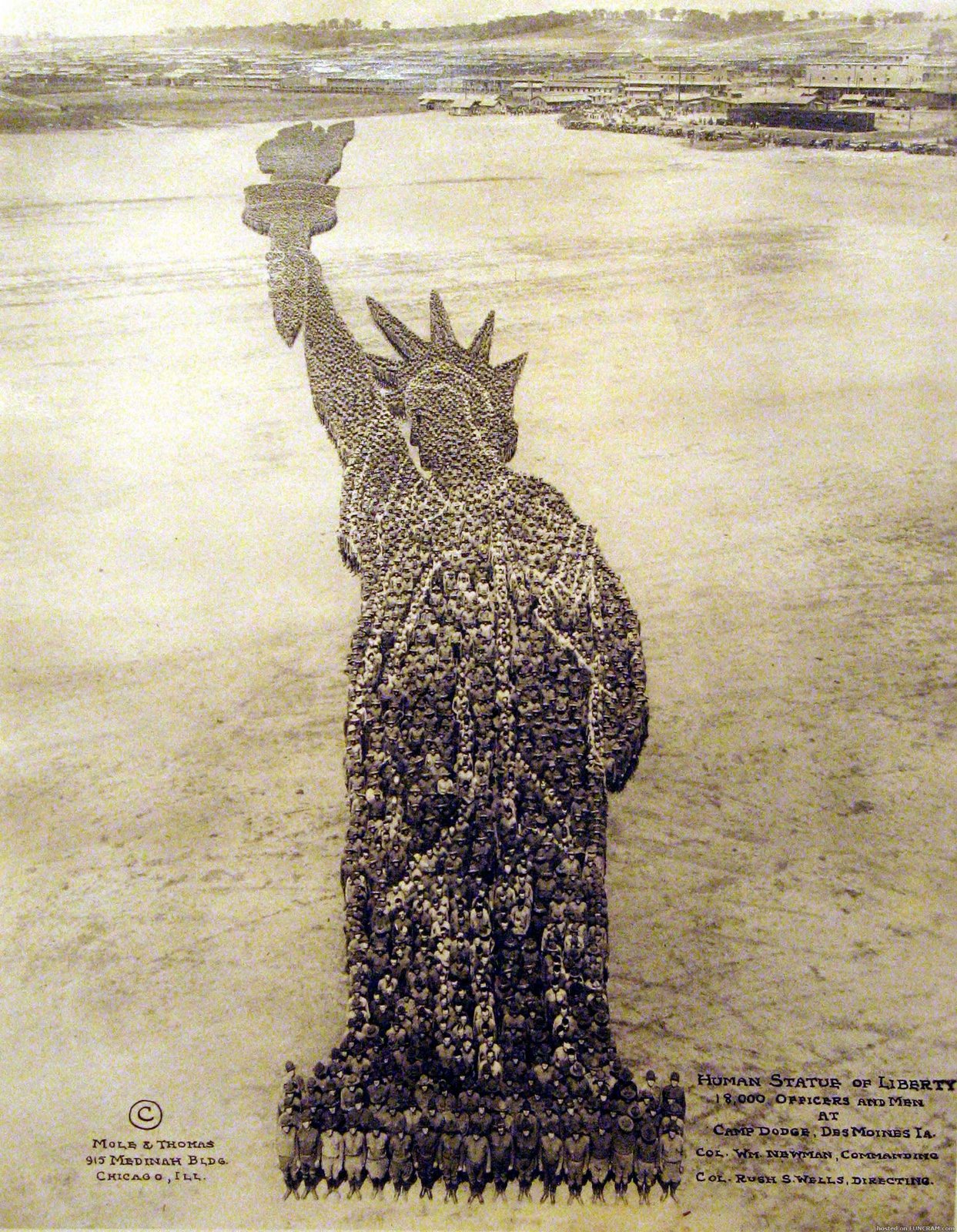 [human-statue-of-liberty.jpg]