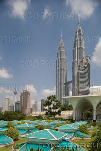 malaysia-kuala-lumpur-petronas-towers-and-skyline-~-200513592-001.jpg