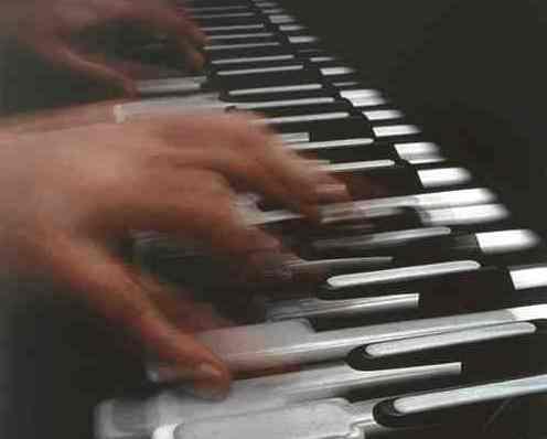 [piano+hand.jpg]
