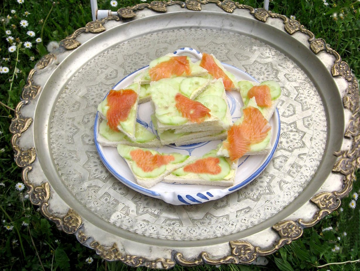 [Tray+with+cucumber+sandwiches.jpg]