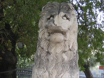 [lesbos-arch-museum-lion.jpg]