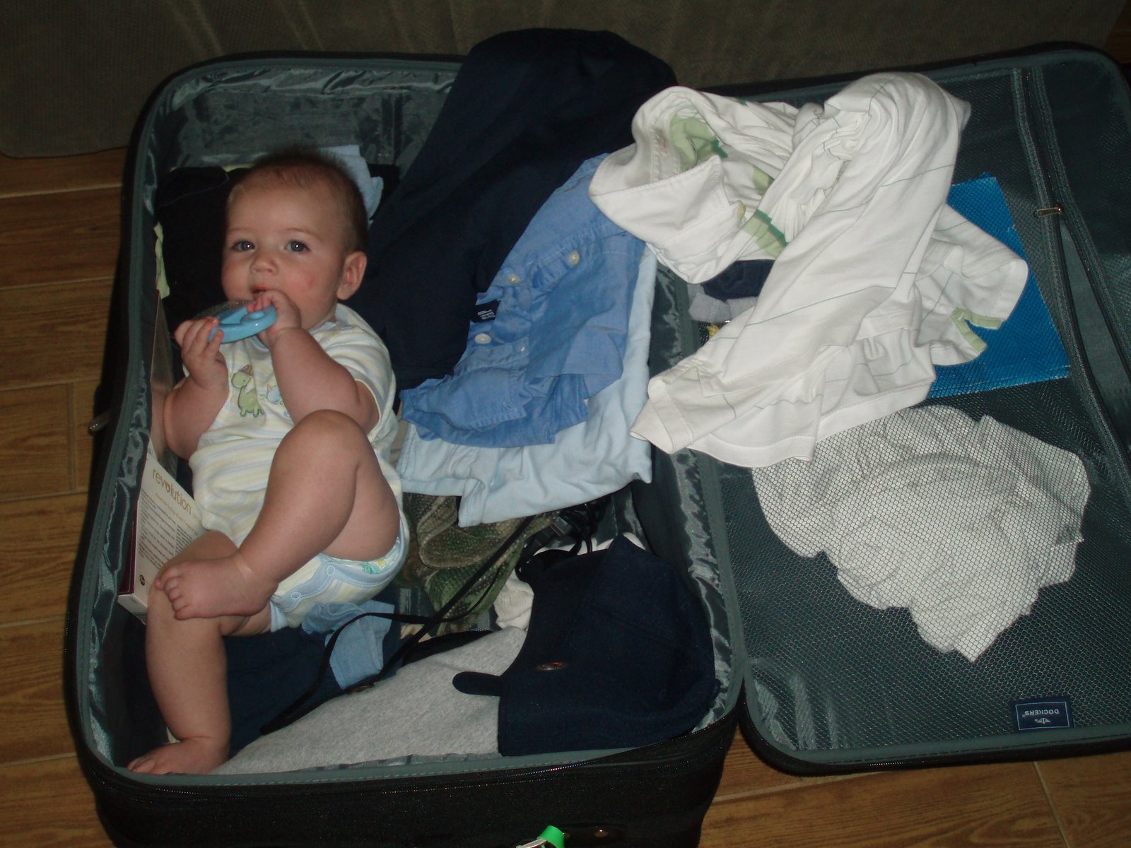 [daddy's+suitcase+072808.JPG]
