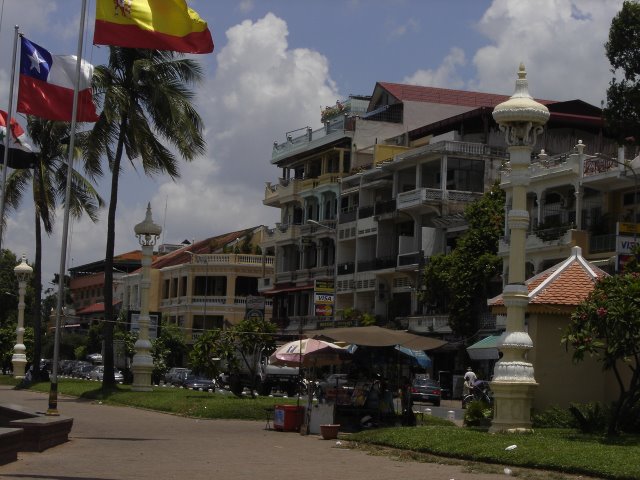 [Phnom+Penh+Lakeside.bmp]