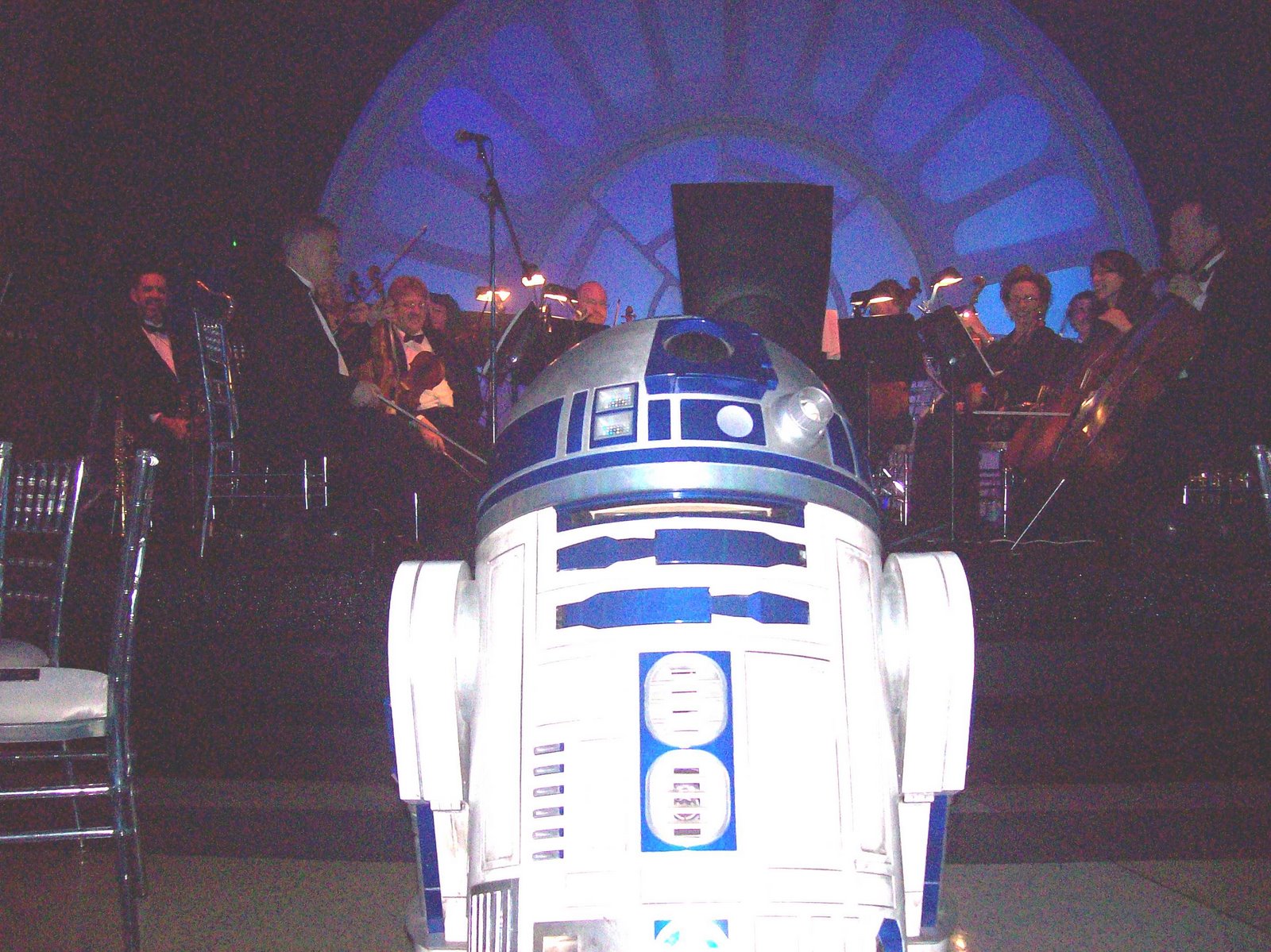 [R2+with+orchestra.jpg]