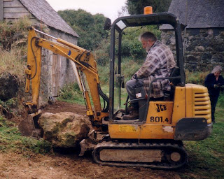 Digger+with+large+rock.jpg