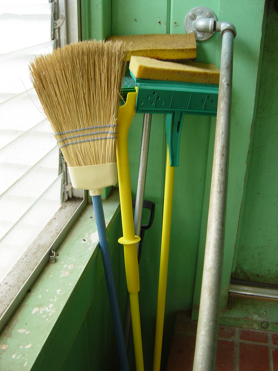 [Laf+Feb+08+broom,mops+144.JPG]