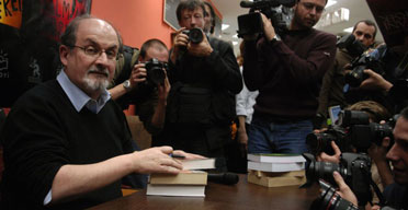 [Rushdie+signing.jpg]
