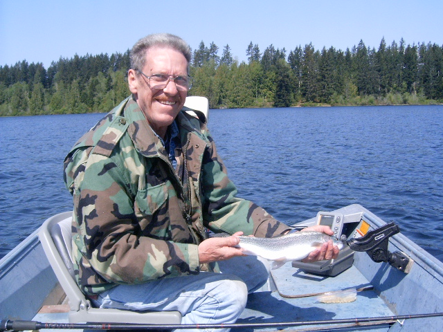 [05-10-2007+Fishing+on+Lake+Nawatzel+in+Shelton+013.jpg]