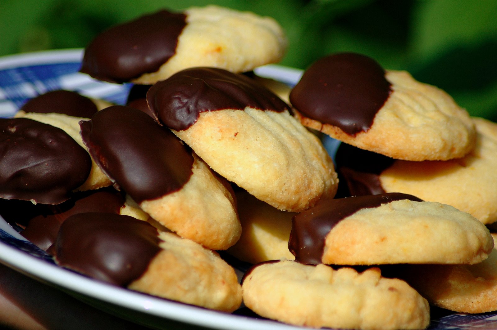 [Petits+biscuits+au+chocolat+et+à+l'orange+de+Lakbira31.jpg]