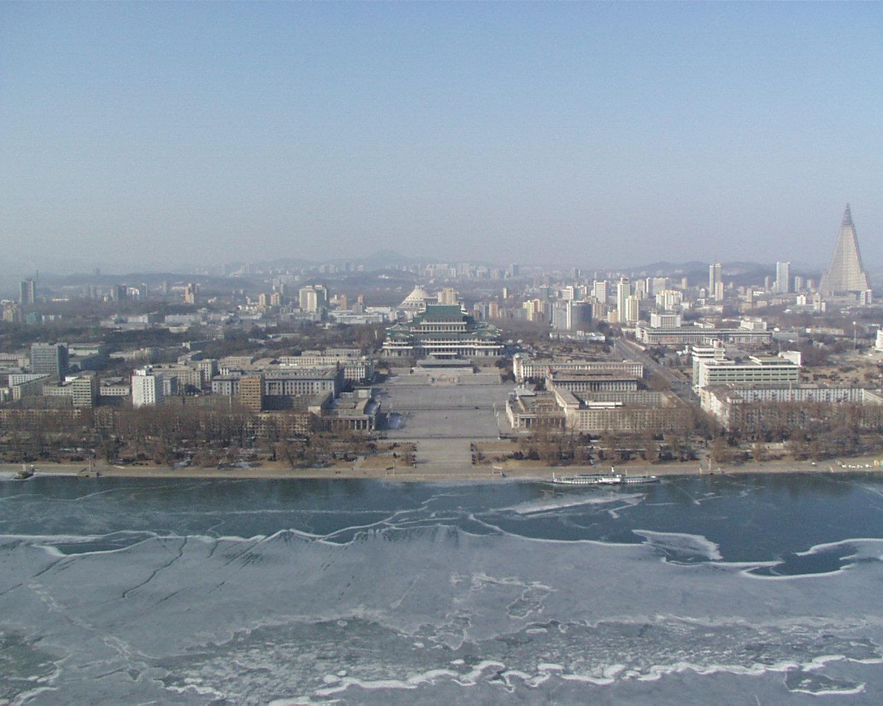 [pyongyang-skyline-full.jpg]