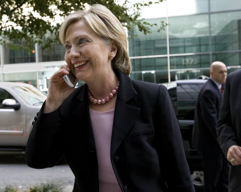 [Hillary+Clinton+on+cellphone.jpg]
