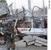 [ap_afghanistan_suicide_bomb_05dec07_210.jpg]