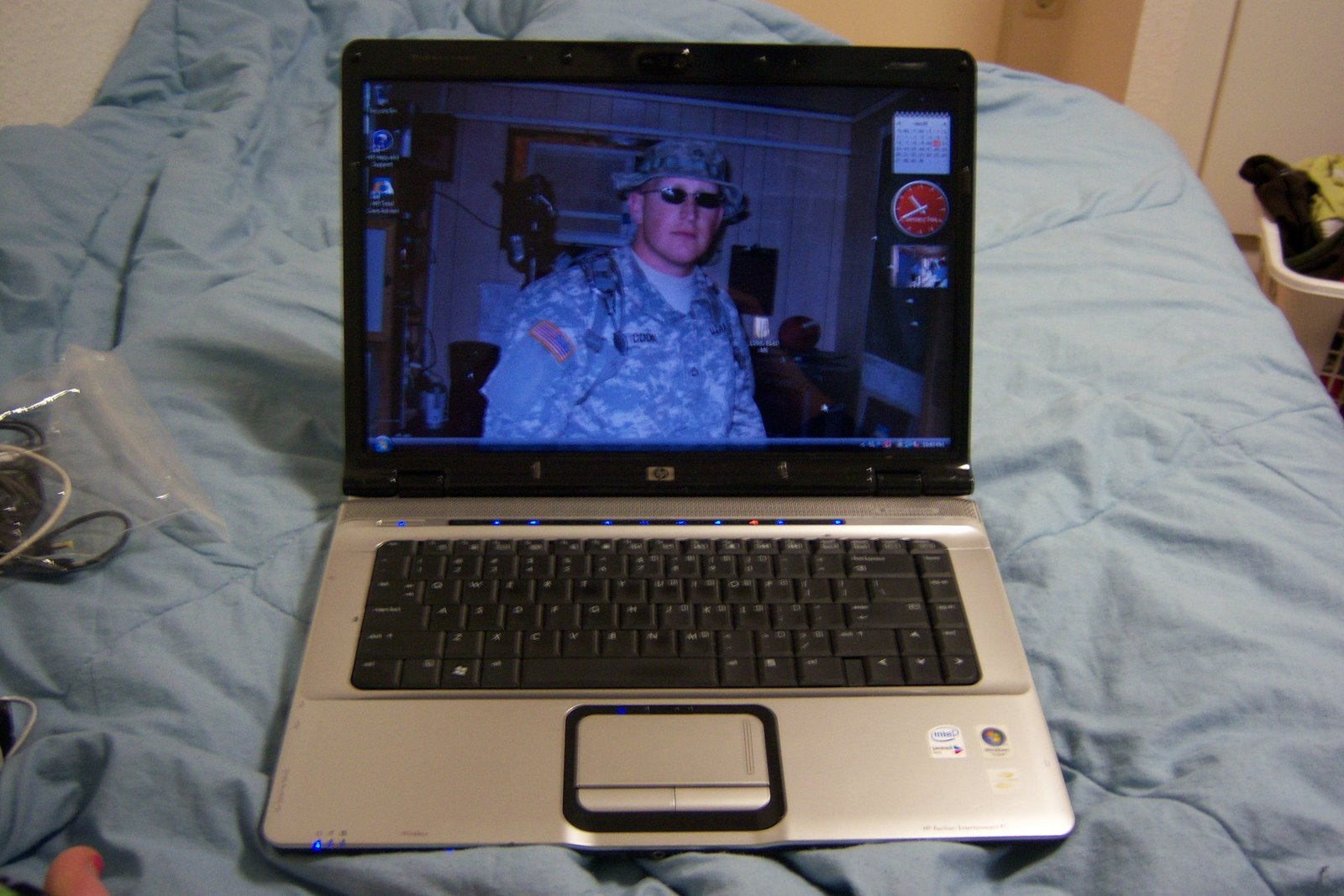 [4-11-08+ed's+laptop.JPG]
