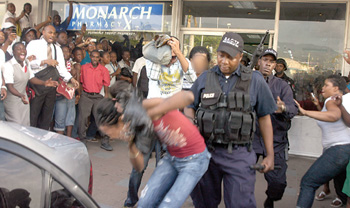 [20070214T220000-0500_119155_OBS_COPS_SAVE_THREE_ALLEGED_HOMOSEXUALS_FROM_ANGRY_CROWD_1.jpg]