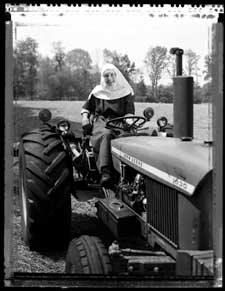 [nun+on+tractor.jpg]