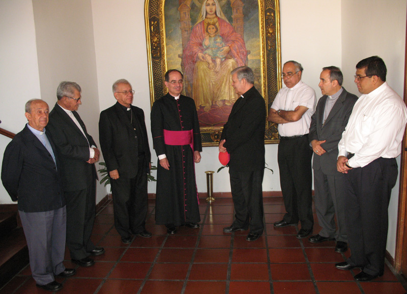 [20Cardenal+Jorge+Urosa+Savino+felicita++al+nuevo+Obispo+Auxiliar+de+Caracas+JesÃºs+GonzÃ¡lez+de+ZÃ¡rate.jpg]