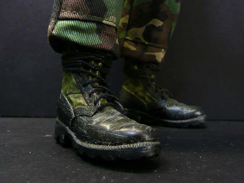 [hot+toys+boots.jpg]