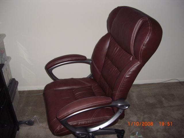[chair.jpg]