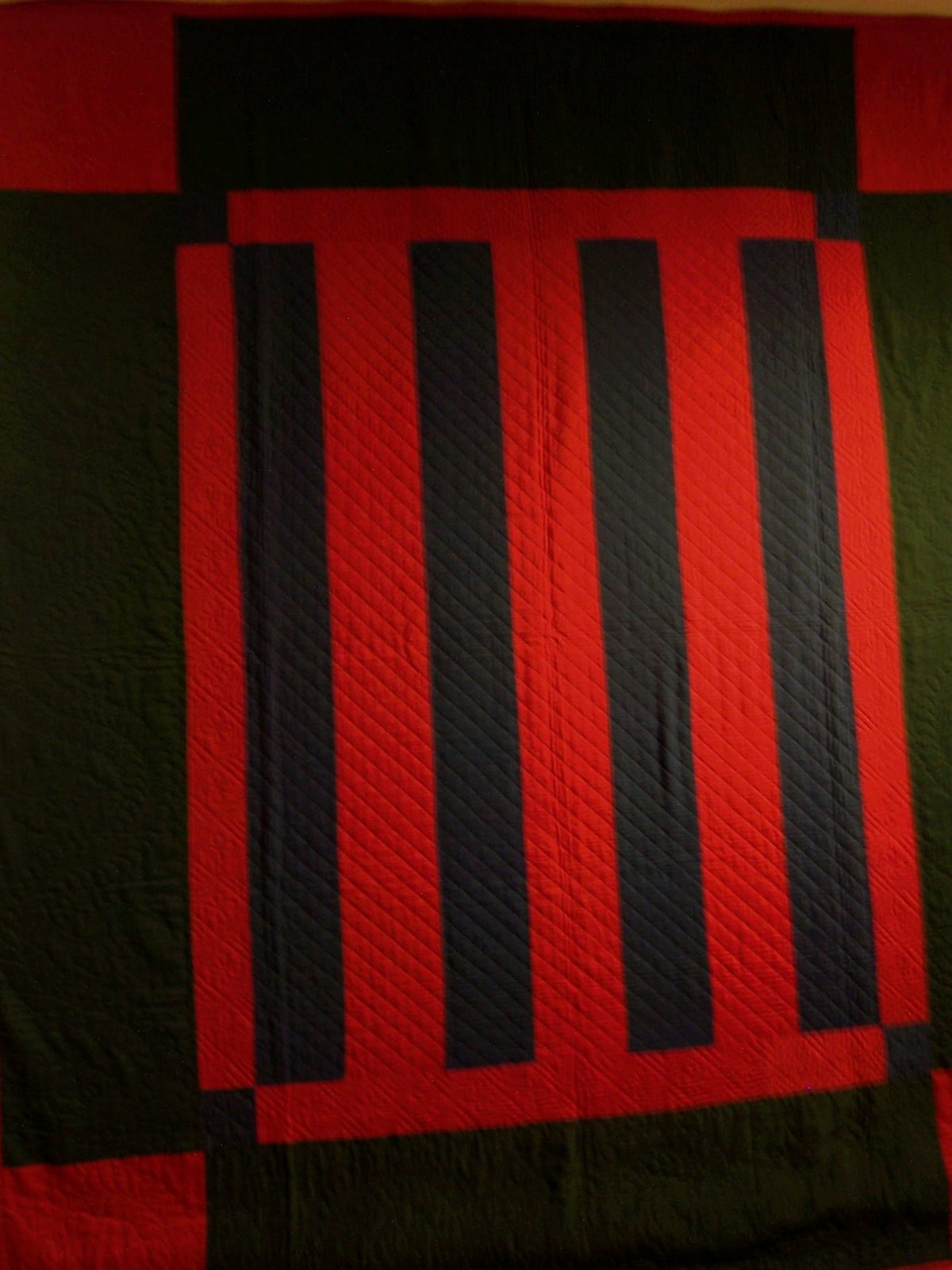 [red+and+black+bar+quilt.jpg]