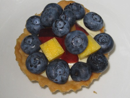 [blueberry+n+fruit+tart.JPG]