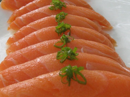 [salmon+sushi+3.JPG]