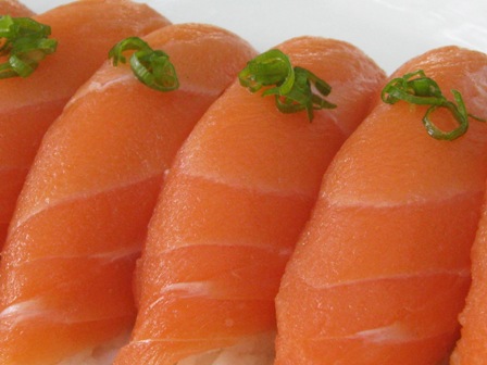 [salmon+sushi+4.JPG]