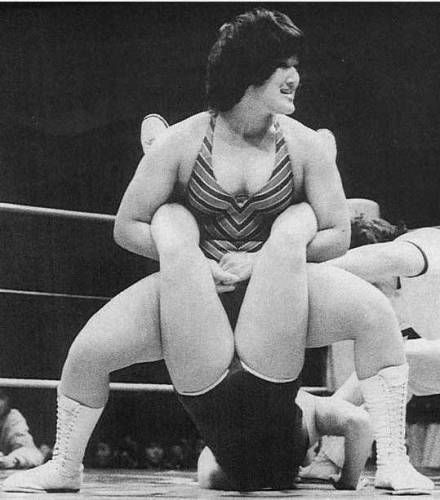 [Devil+Masami+vs.+Jaguar+Yokota3-wrestling+.jpg]