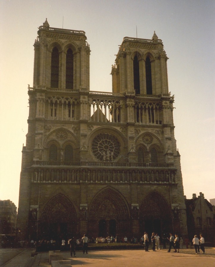 [1986+0820+Notre+Dame+1.jpg]