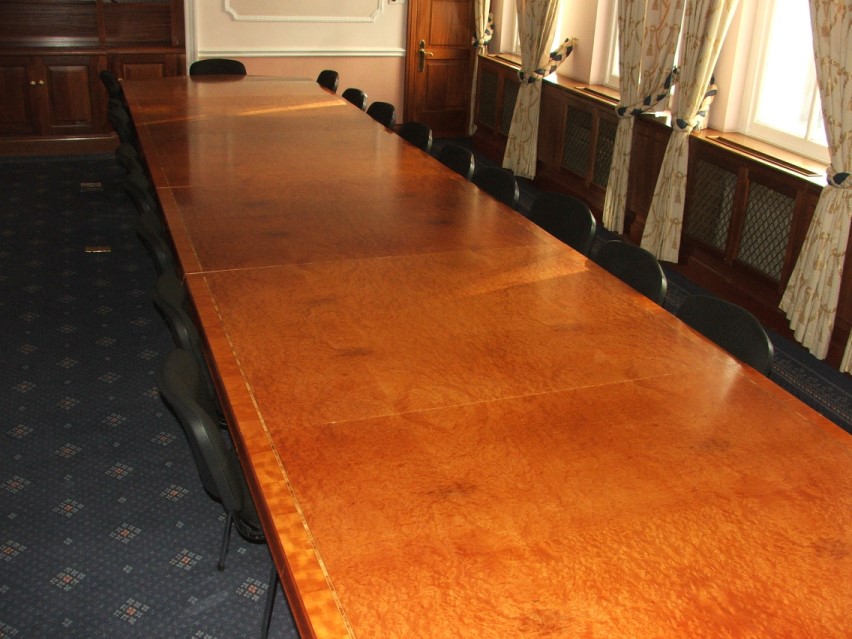 [bt08-boardroom-table-7m-18to24-seater.jpg]