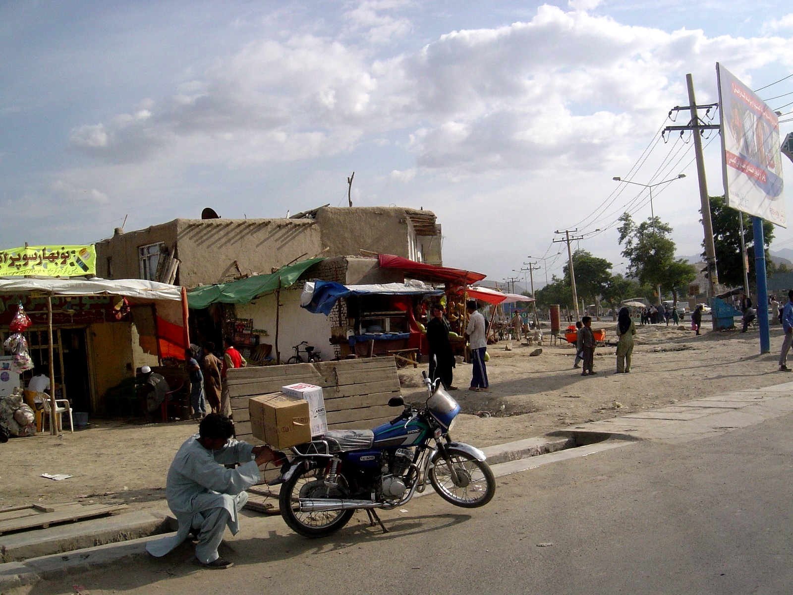 [convoy_afghanistan1_kabul_street2[1].JPG]