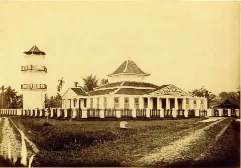 [De+Grote+Moskee+te+Palembang,+gebouwd+tussen+1738+en+1753+voor+1880.jpg]