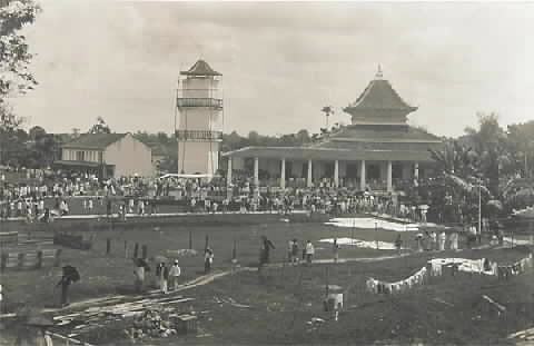 [Moskee+te+Palembang+voor+de+verbouwing+circa+1930.jpg]
