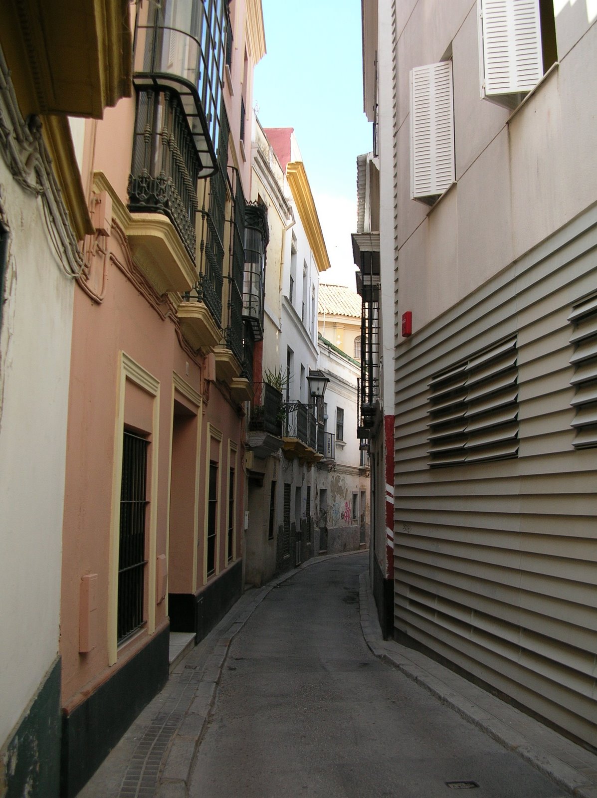 narrow Sevillan street
