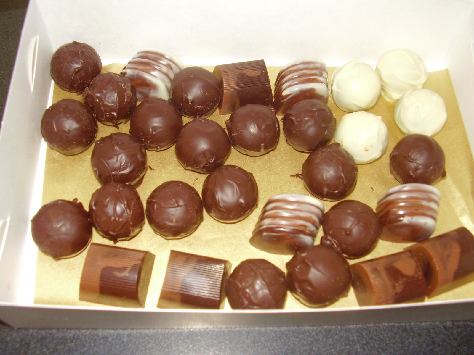 [Chocolate+truffles+and+choc+caramels.JPG]
