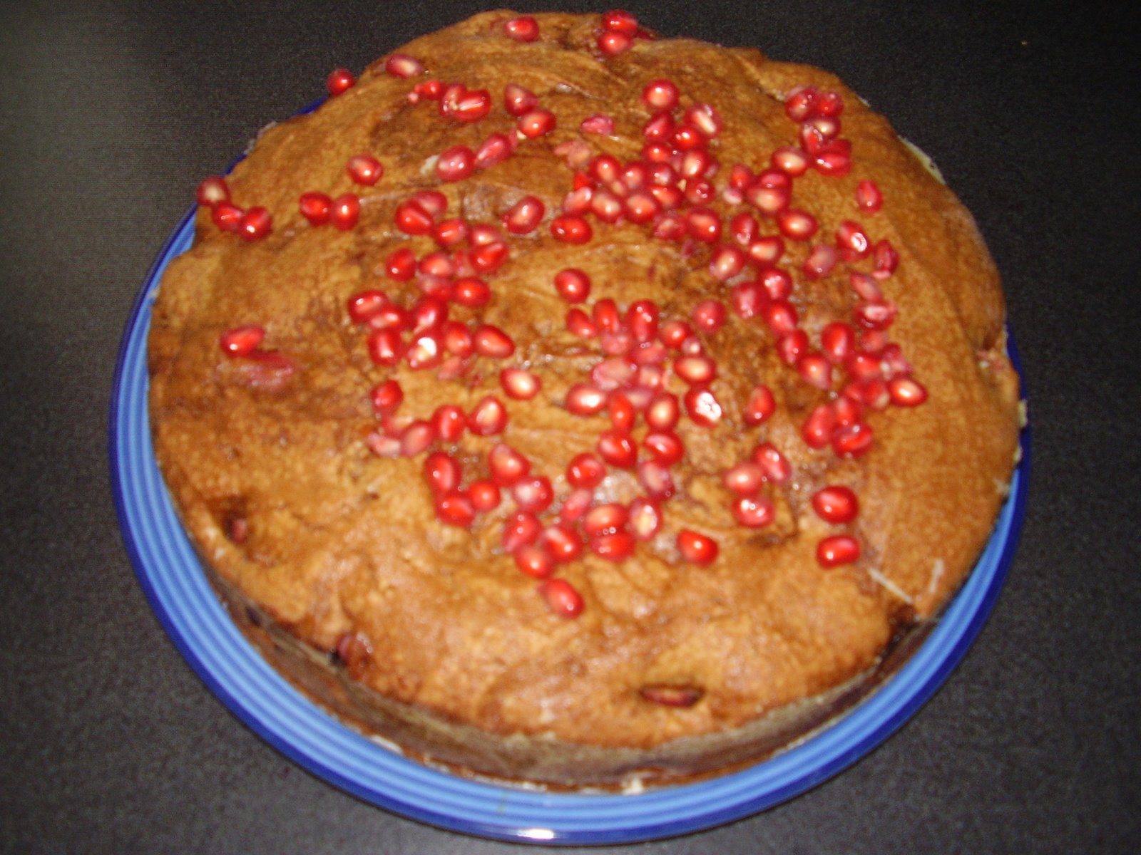 [Rhubarb+&+cinnamon+cake+with+pomegranate+seeds.JPG]