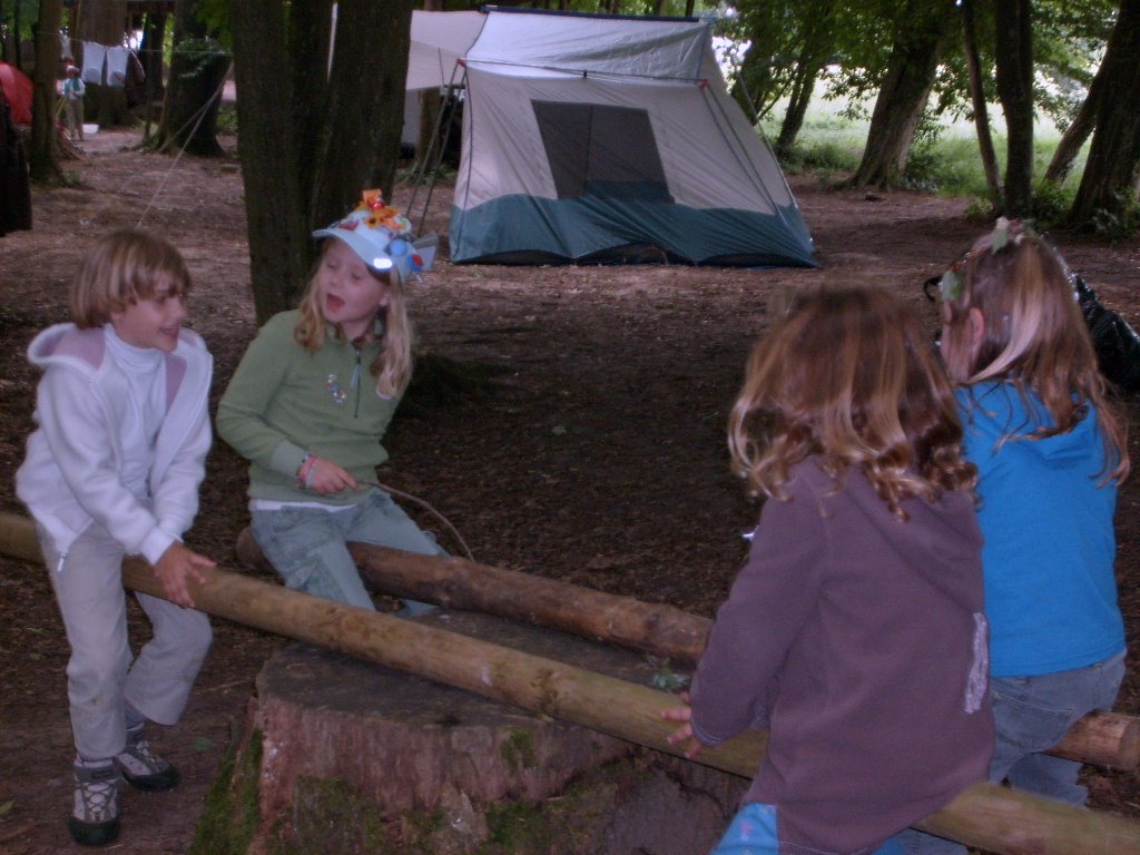 [girl+scout+camping+school+play+eab+025.JPG]