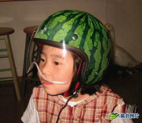 [1186215097watermelon-kid-helmet.jpg]