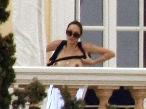 [Angelina-Jolie-Busen-Blitze-in-Cannes-9287469-MBQF,templateId=renderScaled,property=Bild,height=349.jpg]