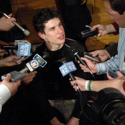 [sid+with+reporters.jpg]