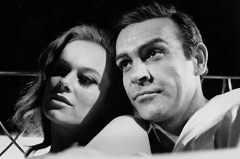 [Sean+Connery+-+Luciana+Paoluzzi+-Thunderball-1965.jpg]